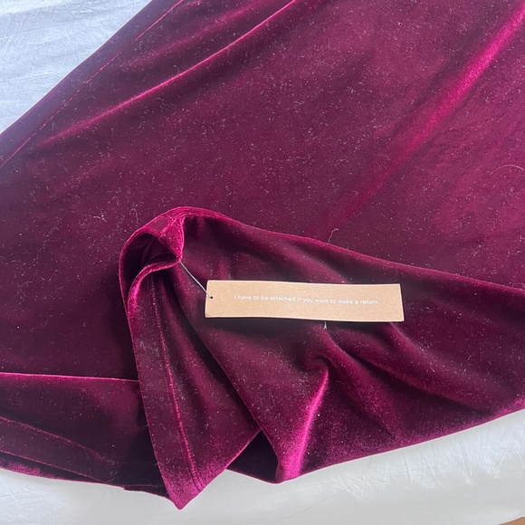 Reformation off-shoulder velvet dress - Picture 7 of 8